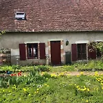 Charming By River Allier Le Veurdre