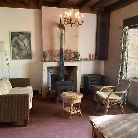 Hébergement de vacances Charming By River Allier Hiking Trails *