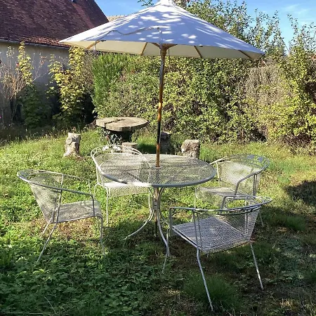 Dom wakacyjny Charming By River Allier Le Veurdre