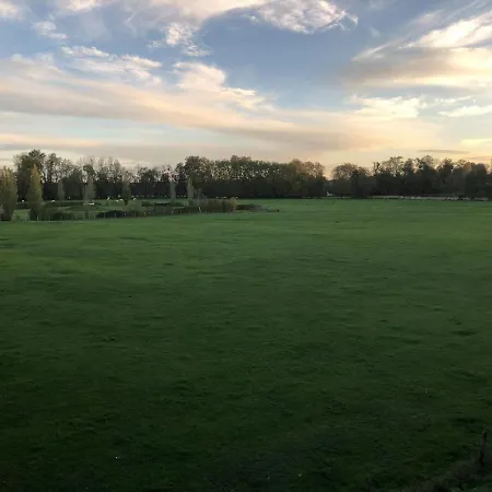 Dom wakacyjny Charming By River Allier *