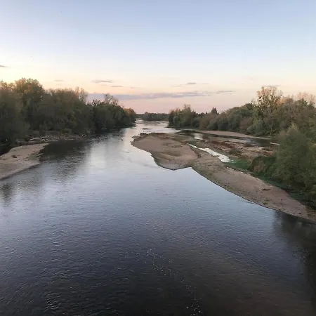 Dom wakacyjny Charming By River Allier